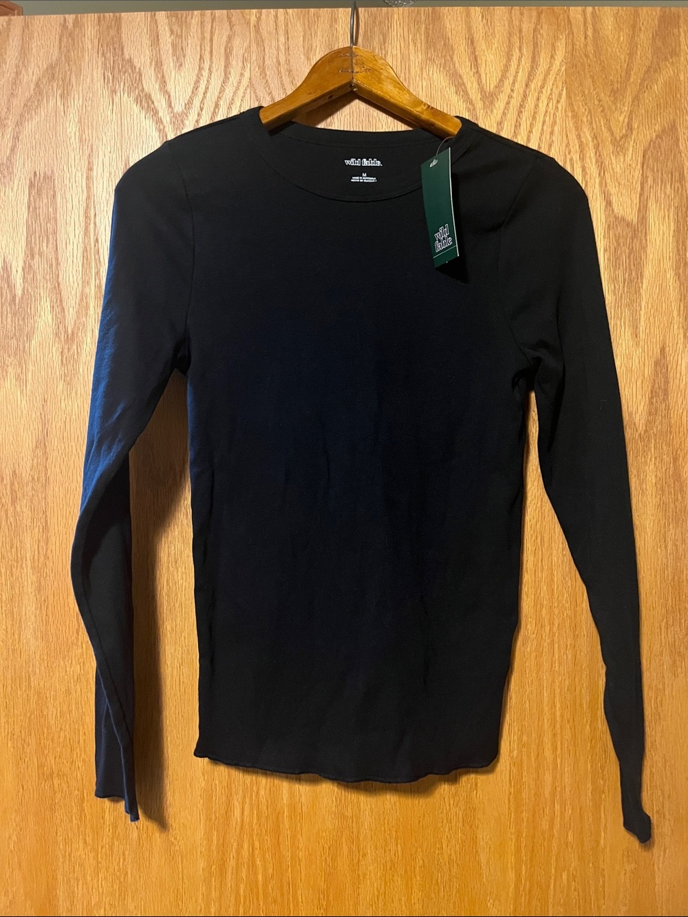 wild fable Black Long-Sleeve Crewneck Tee